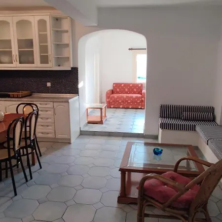 Vounali Stone House *